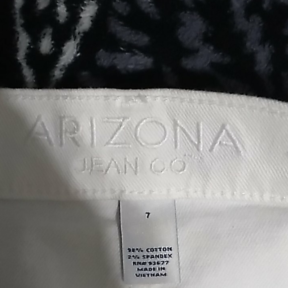 White jean skirt - Picture 3 of 3